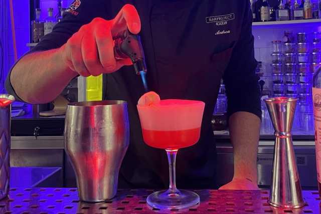 Cocktail, quanti errori: �Il Mojito non si pesta, nello Spritz poca soda e la cannuccia va evitata�